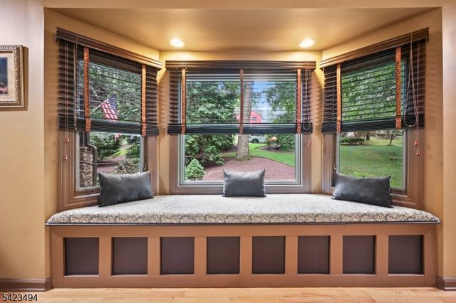 72 Fox Chase Ct, Freehold Twp., NJ 07728