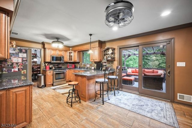 72 Fox Chase Ct, Freehold Twp., NJ 07728