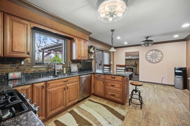 72 Fox Chase Ct, Freehold Twp., NJ 07728