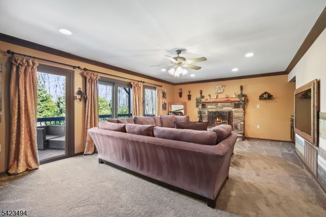 72 Fox Chase Ct, Freehold Twp., NJ 07728
