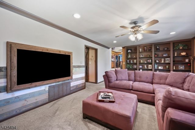 72 Fox Chase Ct, Freehold Twp., NJ 07728