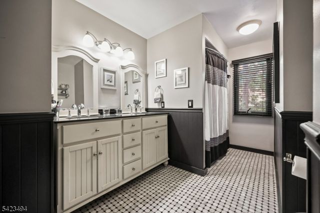72 Fox Chase Ct, Freehold Twp., NJ 07728