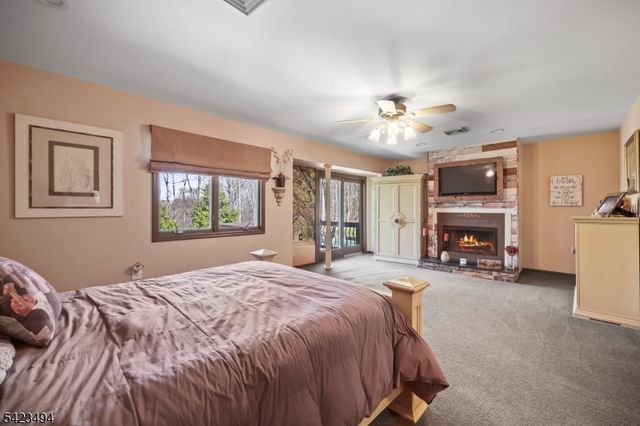 72 Fox Chase Ct, Freehold Twp., NJ 07728