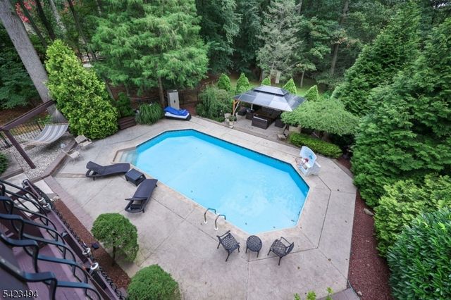 72 Fox Chase Ct, Freehold Twp., NJ 07728