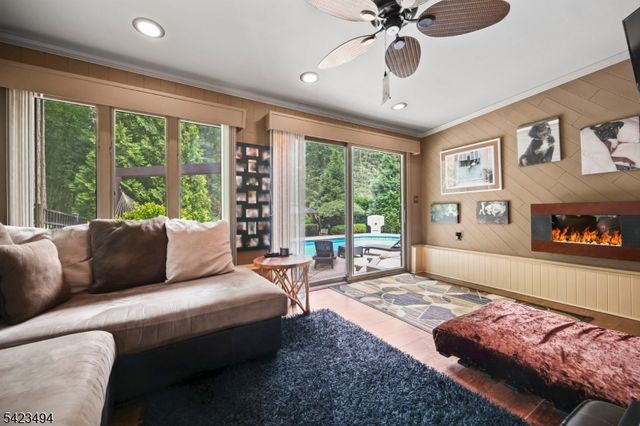 72 Fox Chase Ct, Freehold Twp., NJ 07728