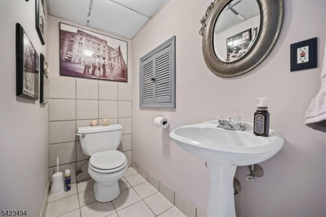 72 Fox Chase Ct, Freehold Twp., NJ 07728