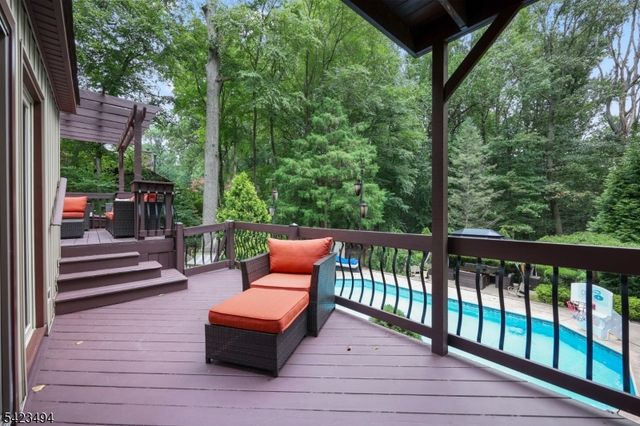 72 Fox Chase Ct, Freehold Twp., NJ 07728