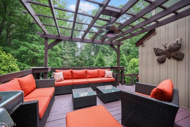 72 Fox Chase Ct, Freehold Twp., NJ 07728