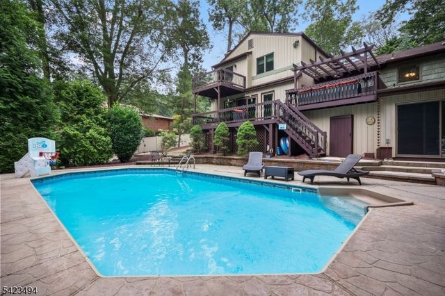 72 Fox Chase Ct, Freehold Twp., NJ 07728