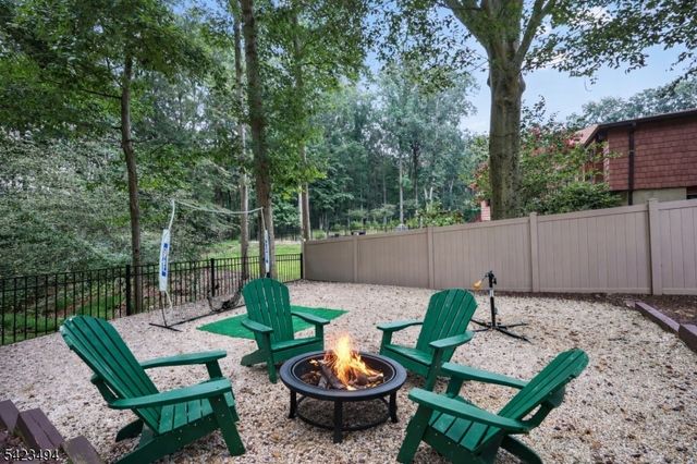72 Fox Chase Ct, Freehold Twp., NJ 07728