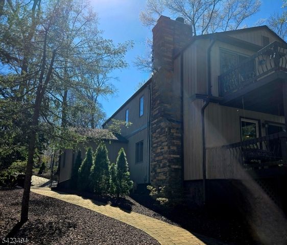 72 Fox Chase Ct, Freehold Twp., NJ 07728