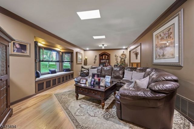 72 Fox Chase Ct, Freehold Twp., NJ 07728