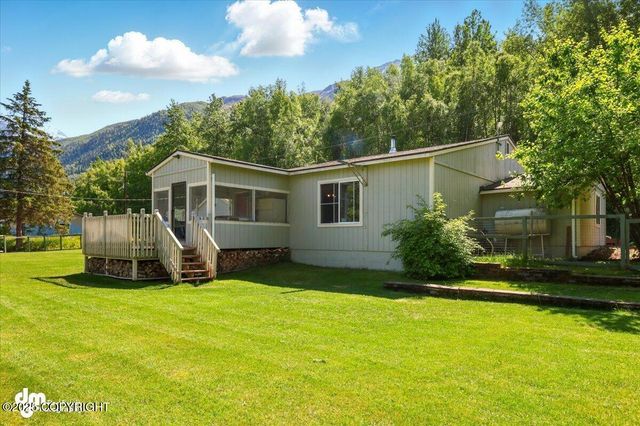 10833 E Twin Peaks Court, Palmer, AK 99645