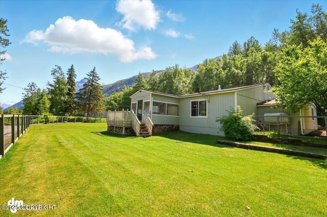 10833 E Twin Peaks Court, Palmer, AK 99645