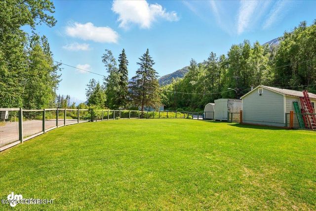 10833 E Twin Peaks Court, Palmer, AK 99645