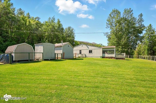 10833 E Twin Peaks Court, Palmer, AK 99645