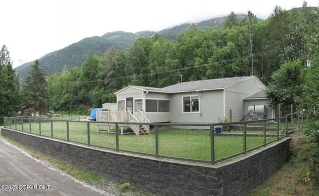 10833 E Twin Peaks Court, Palmer, AK 99645