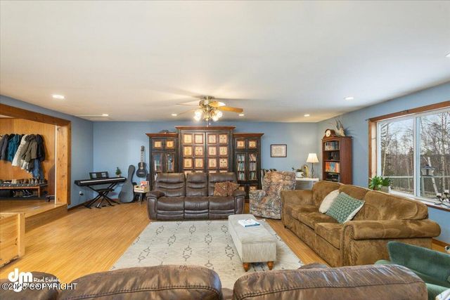 10833 E Twin Peaks Court, Palmer, AK 99645