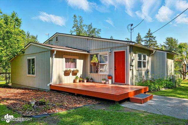 10833 E Twin Peaks Court, Palmer, AK 99645