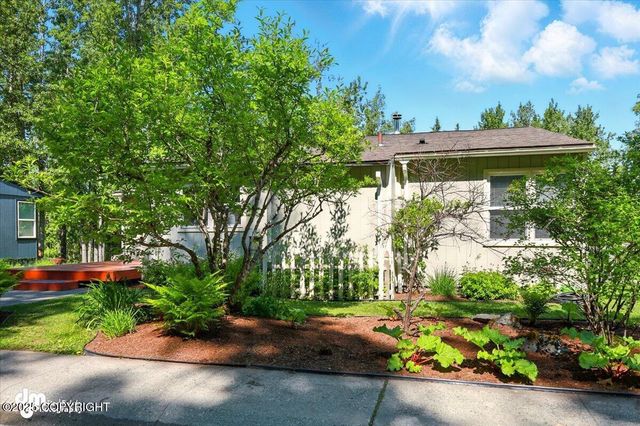 10833 E Twin Peaks Court, Palmer, AK 99645