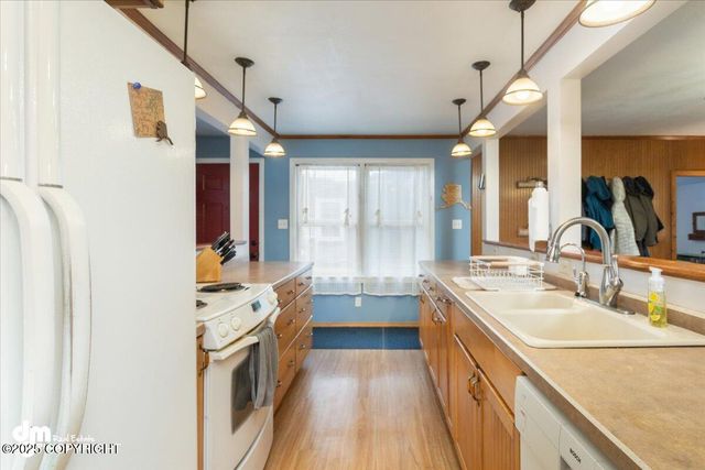 10833 E Twin Peaks Court, Palmer, AK 99645