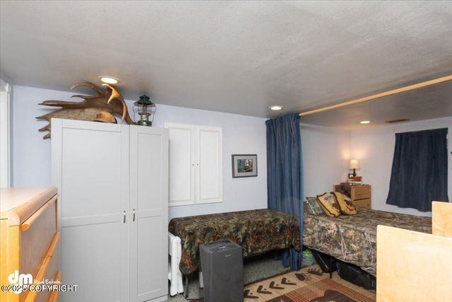 10833 E Twin Peaks Court, Palmer, AK 99645