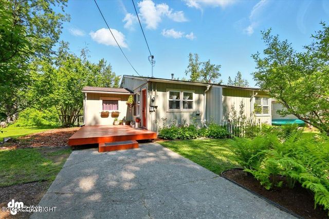 10833 E Twin Peaks Court, Palmer, AK 99645