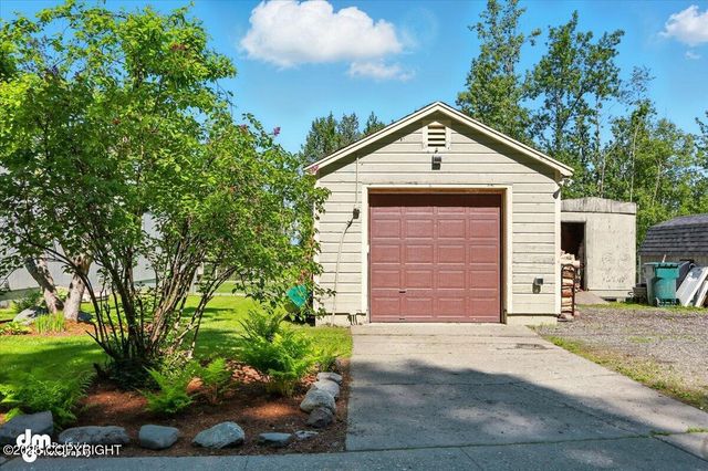 10833 E Twin Peaks Court, Palmer, AK 99645