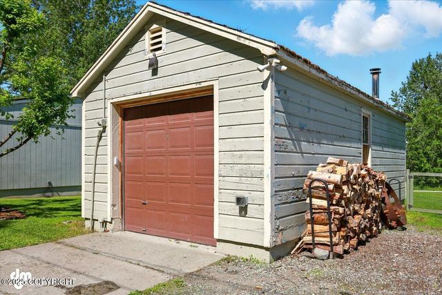10833 E Twin Peaks Court, Palmer, AK 99645
