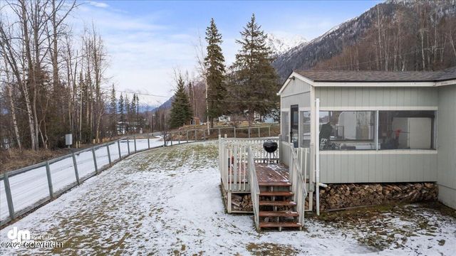 10833 E Twin Peaks Court, Palmer, AK 99645