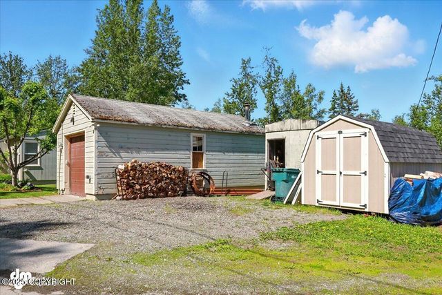 10833 E Twin Peaks Court, Palmer, AK 99645