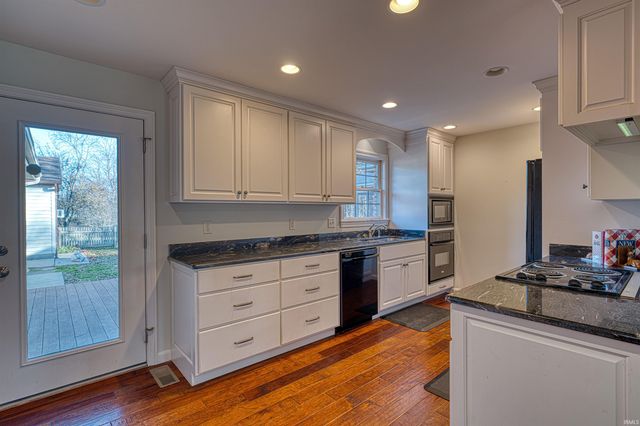 2923 - 2925 W MILL Road, Evansville, IN 47720