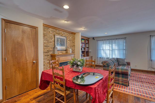 2923 - 2925 W MILL Road, Evansville, IN 47720