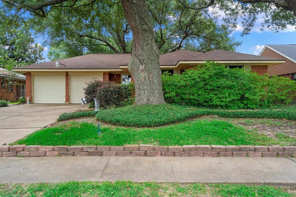 717 Mark Street, Deer Park, TX 77536