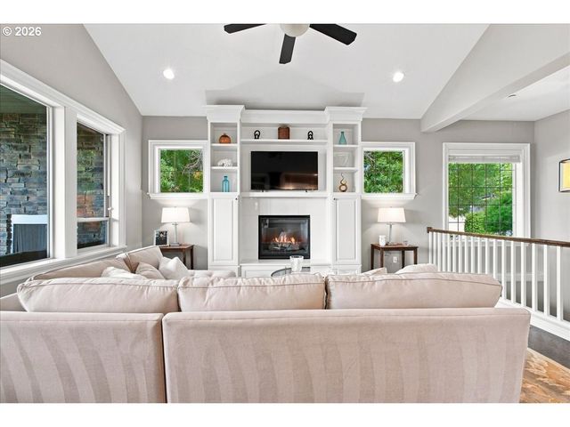 2270 ROGUE Way, West Linn, OR 97068