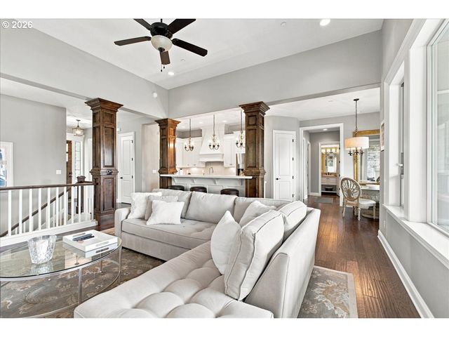 2270 ROGUE Way, West Linn, OR 97068