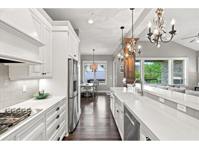 2270 ROGUE Way, West Linn, OR 97068