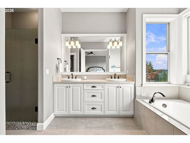 2270 ROGUE Way, West Linn, OR 97068