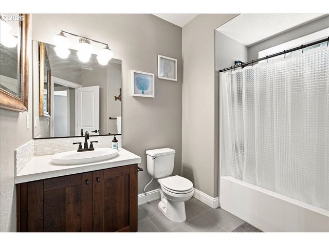 2270 ROGUE Way, West Linn, OR 97068