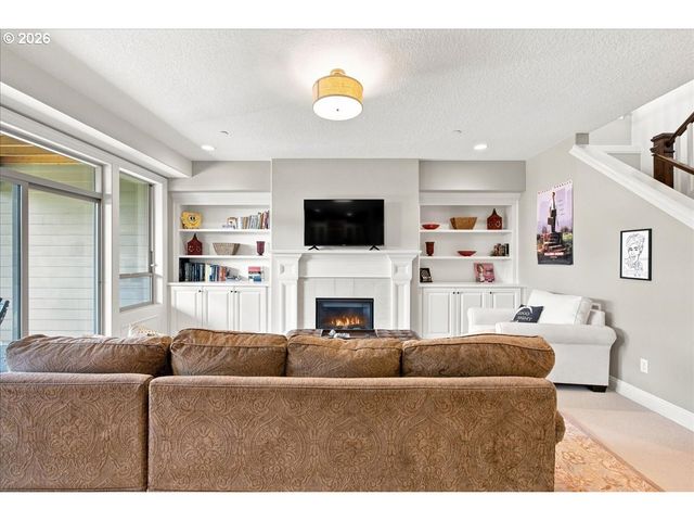 2270 ROGUE Way, West Linn, OR 97068
