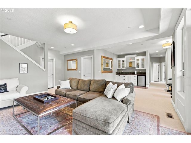 2270 ROGUE Way, West Linn, OR 97068