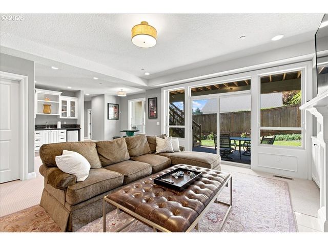 2270 ROGUE Way, West Linn, OR 97068