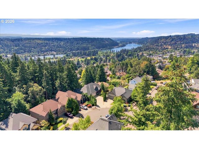 2270 ROGUE Way, West Linn, OR 97068