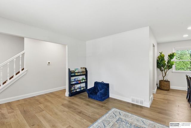 1103 Parc Drive, Papillion, NE 68046
