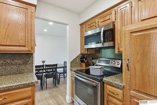 1103 Parc Drive, Papillion, NE 68046