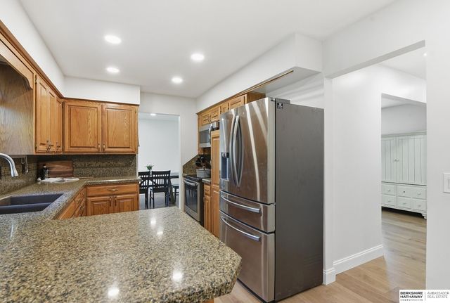 1103 Parc Drive, Papillion, NE 68046