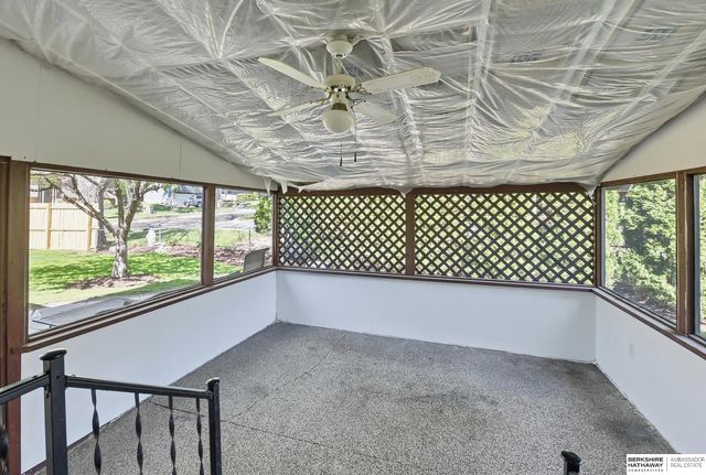 1103 Parc Drive, Papillion, NE 68046