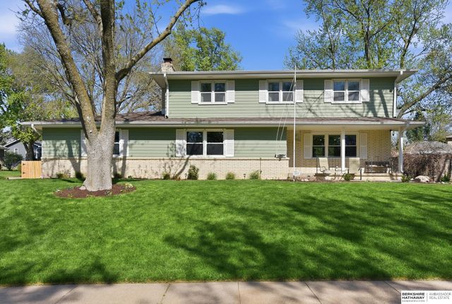 1103 Parc Drive, Papillion, NE 68046