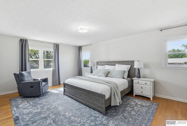 1103 Parc Drive, Papillion, NE 68046