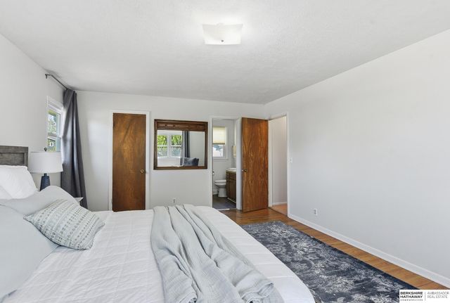 1103 Parc Drive, Papillion, NE 68046